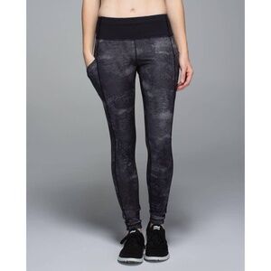 Lululemon Legging Womens Size 8 Black Speed Tight II Luxtreme Snake Print